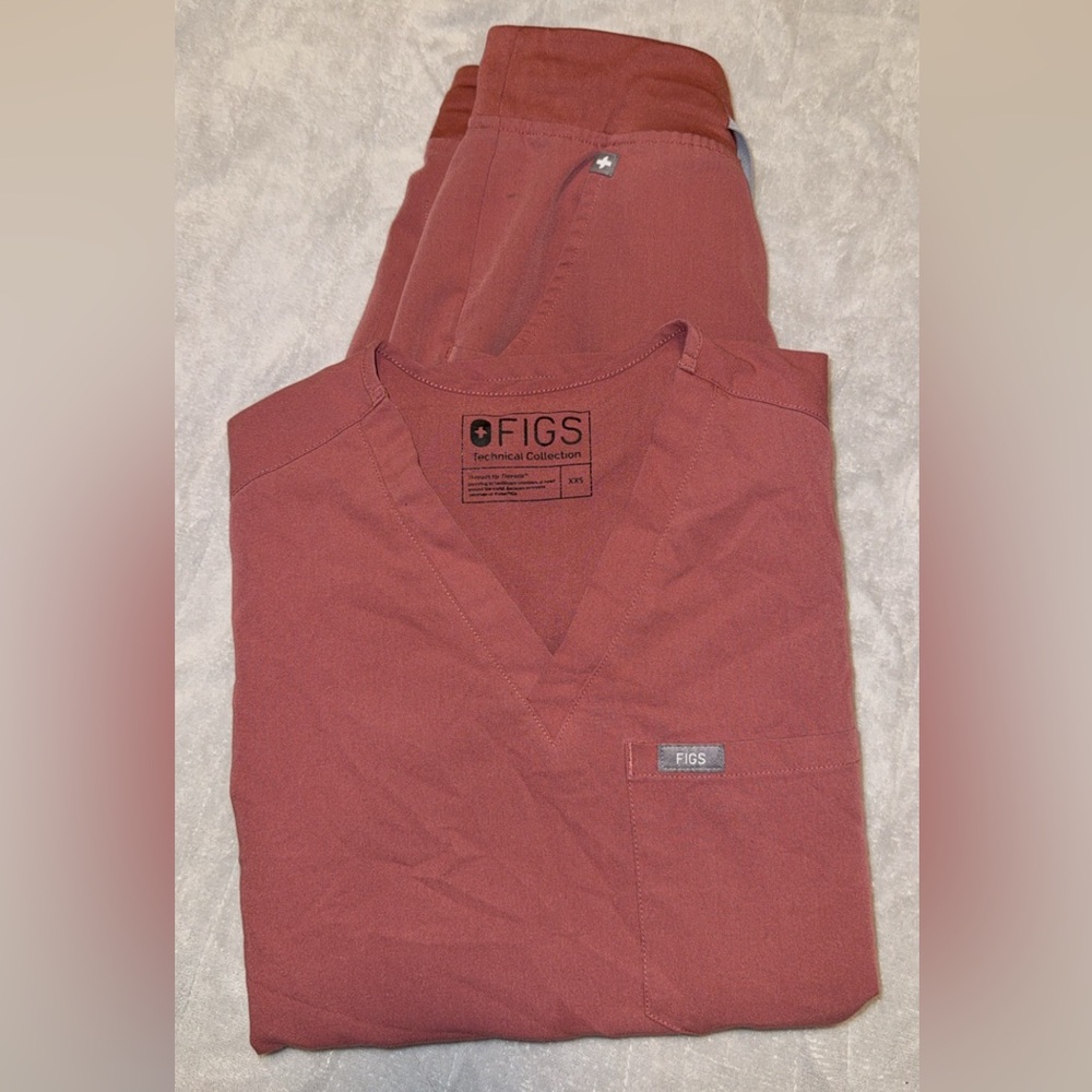 XXS Figs Technical Collection Scrub Set in Warm Rust